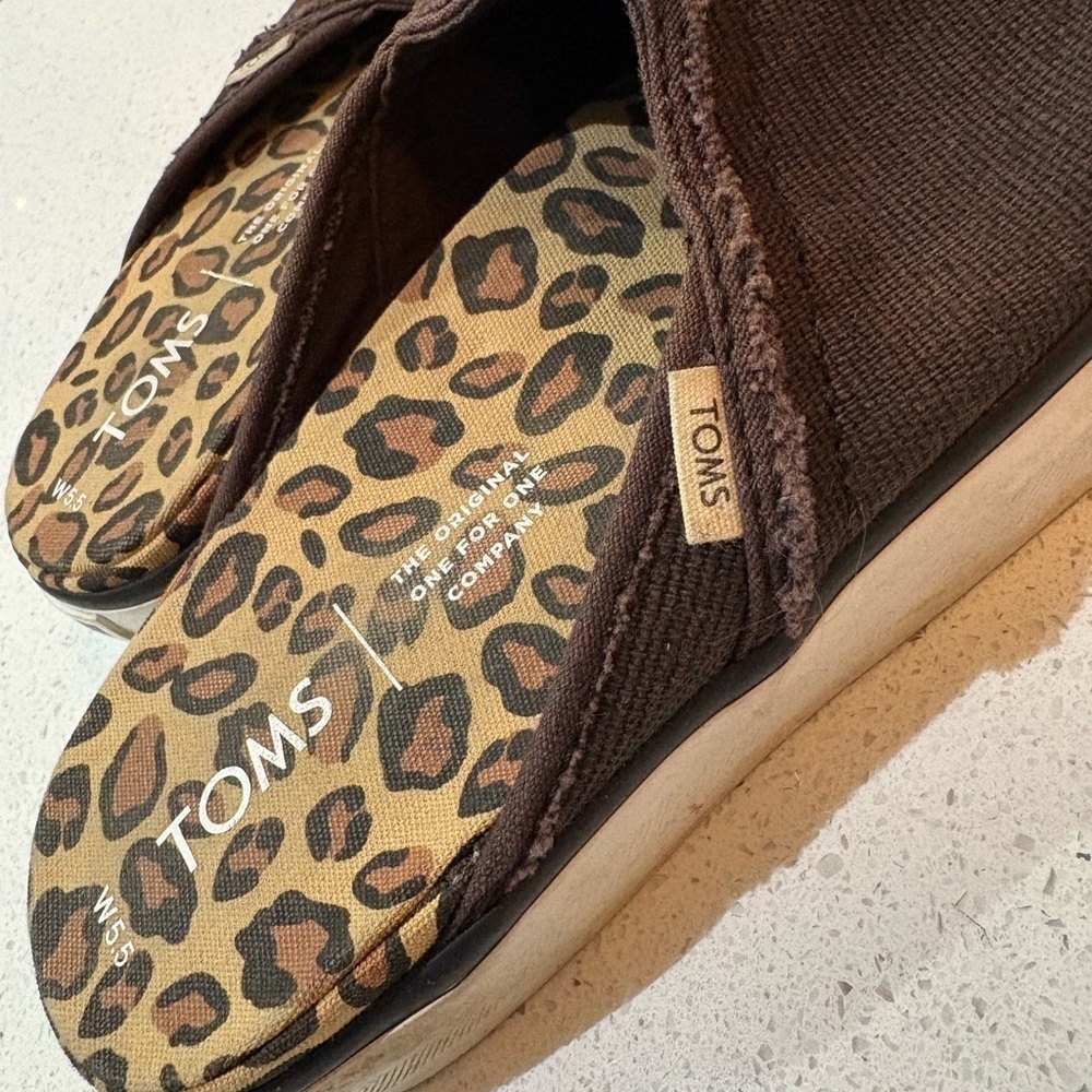 TOMS Leopard Print Brown Slippers woman’s size 5.5